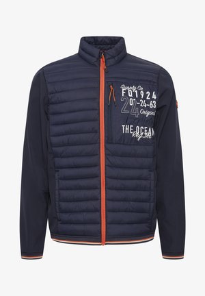 Marineblaue Jacke mit gestepptem Vorderteil, hohem Kragen und orangefarbigem Reißverschluss. Verfügt über bedruckten Text und Designs auf der Brust. Elastische Bündchen und Saum.