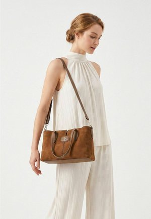 U.S. Polo Assn., CHESTNUT SCHULTERTASCHE 33 CM - Handtas - camel suede
