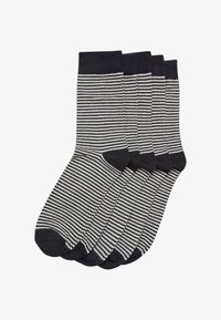 Vald, black whitesand