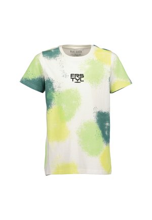 Biała koszulka z krótkim rękawem z zielonymi, żółtymi i turkusowymi plamkami farby oraz napisem "FRSTYL" na klatce piersiowej.