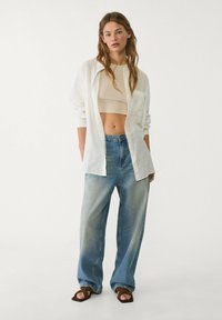 Stradivarius BASIC FLOWING WITH POCKET - Hemdbluse - white