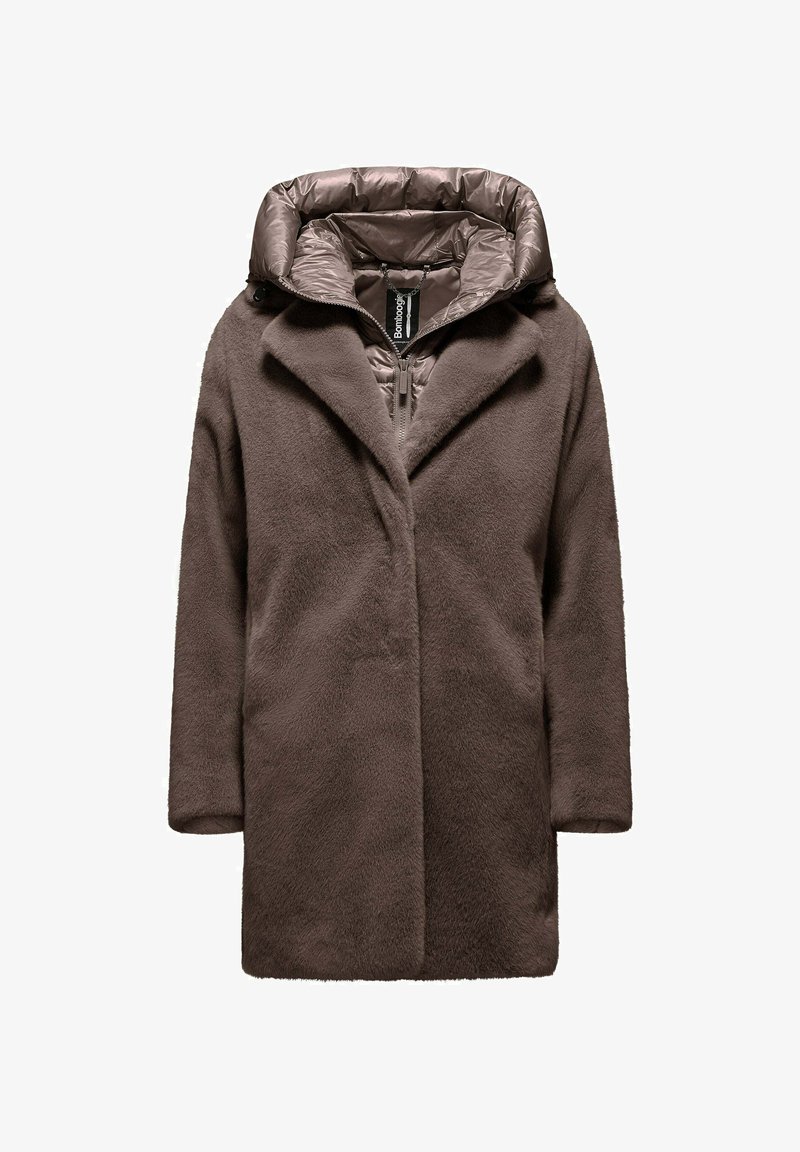 Bruine fleecejas met een gewatteerde, glanzende bruine capuchon en een ritsluiting aan de voorkant. Heeft een relaxte snit en een zachte textuur.