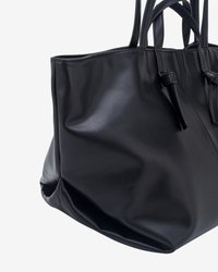 Zwarte lederen tote bag met een gladde textuur, voorzien van dubbele handvatten en een ruime, gestructureerde vorm.