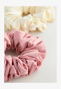 Kijelölve, pink/ecru