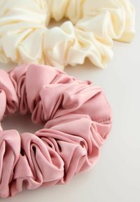 SCRUNCHIES 2 PACK - Haar-Styling-Accessoires - pink/ecru