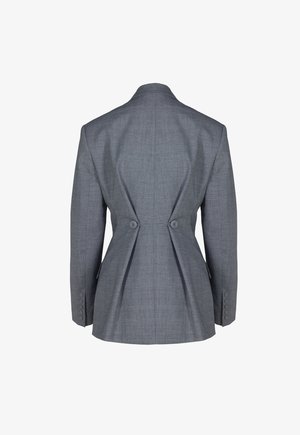 Graue maßgeschneiderte Jacke mit strukturierter Passform, zwei Rückenknöpfen und Rückenfalten. Glatte Stoffoberfläche mit subtiler Textur.