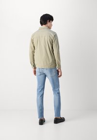 Lindbergh OVERSHIRT - Lengva striukė - olive