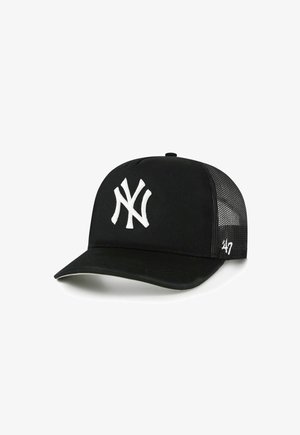 Czarna czapka bejsbolowa z białym logo New York Yankees z przodu, tyłem z siateczki oraz logo marki '47 po boku.