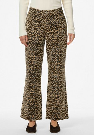 Pantalons évasés à imprimé léopard en beige et noir, dotés d'une taille standard, de poches avant et d'un tissu doux à texture.