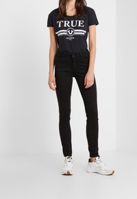 True Religion Triko s potiskem - black
