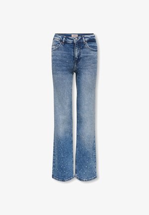 Blå denimjeans med utsvingte ben, medium vask og spredte metalliske detaljer. Klassisk femlommersdesign og glidelåslukking.