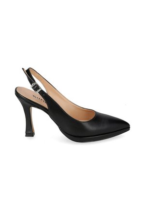 Scarpa con tacco alto slingback nera con punta affilata, tacco stretto e affusolato e cinturino regolabile con fibbia argentata.