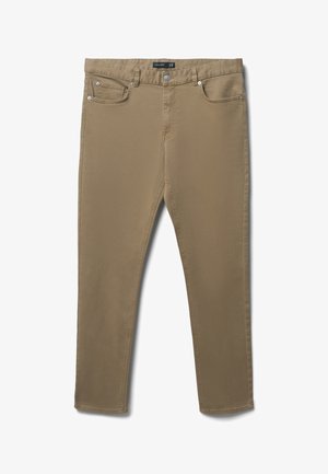 Pantaloni slim-fit color khaki realizzati in tessuto misto cotone, dotati di tasche anteriori e posteriori, chiusura con zip e bottone in metallo.
