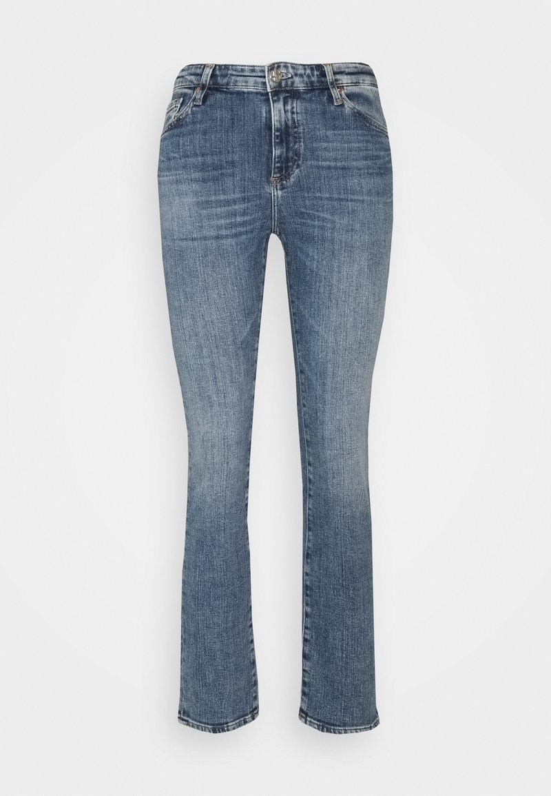 Jean en denim bleu à coupe slim, taille mi-haute, légèrement extensible, avec un délavage clair. Coutures distinctives le long des poches et des coutures.
