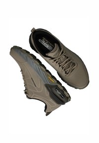 Skechers MAX PROTECT - Sneaker low - beige