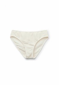 Białe majtki bikini wykonane z teksturowanej tkaniny w diamentowy wzór; średnio wysokie z elastycznymi krawędziami dla wygodnego dopasowania.