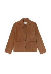 Veste en suede marron avec un col chemise, fermeture à boutons sur le devant, deux poches avant et manches longues. Texture lisse avec un design minimaliste.