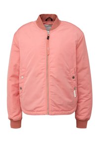 Chaqueta bomber rosa con cierre frontal de cremallera, cuello y puños acanalados. Presenta bolsillos laterales con cierres a presión y una textura suave y acolchada.