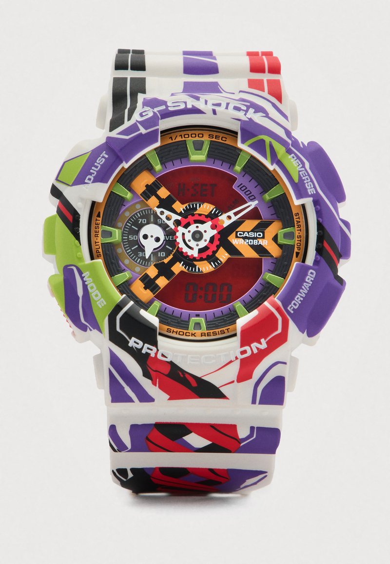 Farverig Casio G-Shock digital-analogur med lilla, røde, grønne, sorte og hvide mønstre samt flere betjeningsknapper på bezellet.