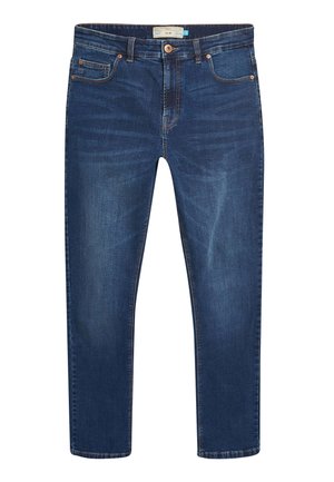 Dunkelblaue Slim-Fit-Jeans mit klassischem Fünf-Taschen-Design, kupfernen Nieten und Knopfverschluss, die leichte Used-Effekte an den Oberschenkeln aufweisen.