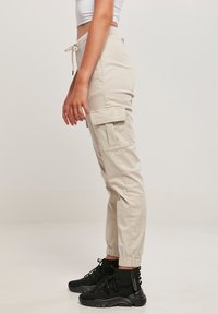 Urban Classics Kapsáče - beige