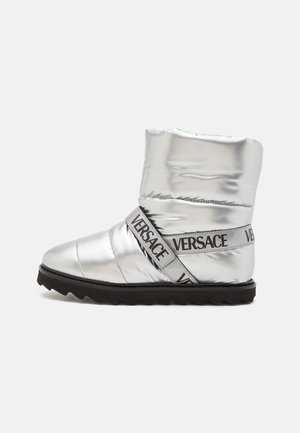 Versace BOOTIE UNISEX - Bottes de neige - silver/black