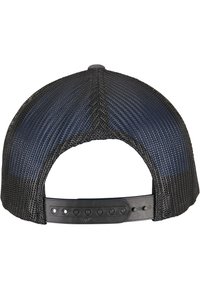 Schwarze Netz-Trucker-Cap mit blauem Panel, verstellbarem Kunststoffsnap-Verschluss, gebogenem Schirm und Belüftungsöffnungen im gesamten Netz.