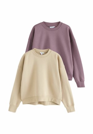 To store oversized sweatshirts: en i lys beige og en i dæmpet lilla. Begge har runde halsudskæringer og sænkede skuldre. Blødt stof, afslappet design.