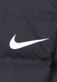 Nike Sportswear WRAP DEBOSSED QUILT UNISEX - Ziemas jaka - black