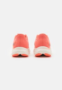 New Balance FRESH FOAM X EVOZ V3 jasnoczerwony