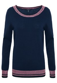 Maglione blu navy con maniche lunghe e scollatura ampia, caratterizzato da una rifinitura metallica rosa al colletto e ai polsini, e un orlo a righe orizzontali.