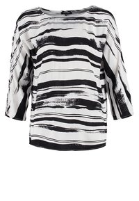 Chemise blanche à manches longues avec des rayures horizontales noires irrégulières en coups de pinceau, col rond et coupe décontractée.