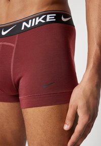 Nike Underwear TRUNK 3 PACK - Uske bokserice - wolf grey/dark team red/deep royal blue