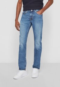 Tommy Hilfiger DENTON NAPLES - Sirgete säärtega teksad - naples
