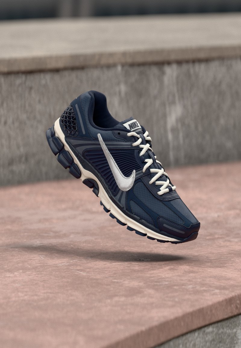 ZOOM VOMERO 5 SE TECH blue void/metallic silver-coloured/midnight navy/light orewood brown/blue