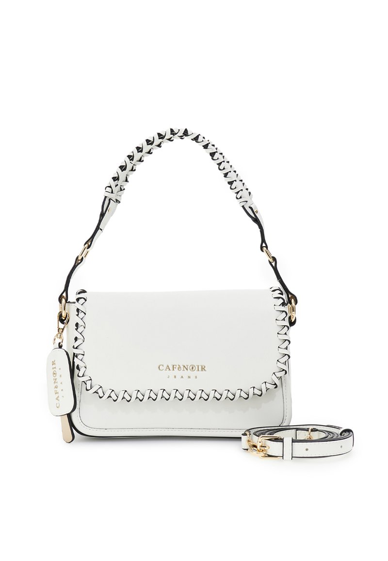 Biała skórzana torebka z czarnym przeszyciem, złotymi akcentami, górnym uchwytem, odpinanym paskiem oraz detalem logo z przodu. Kompaktowy design w prostokątnej formie.