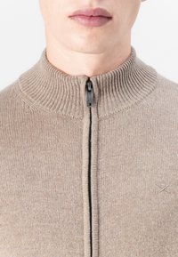 Hackett London Jopica - malt beige