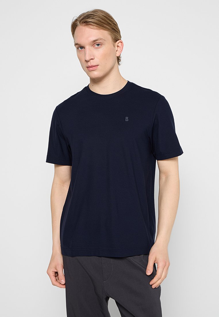 Marineblaues T-Shirt mit kurzen Ärmeln aus weicher Baumwolle. Verfügt über einen Rundhalsausschnitt und ein kleines, dezentes Logo auf der Brust. Glatte Textur.