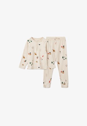Crème-kleurige kinderpajama's met een henley-top en een broek met elastische taille, versierd met meerkleurige patronen van bomen, huizen en dieren.
