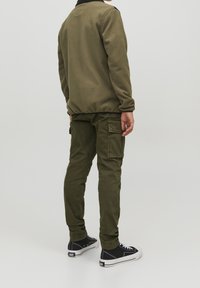 Jack & Jones Junior STACE TUCKER AMA - Kapsáče - olive night