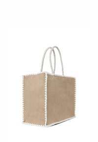 Beige geflochtene Einkaufstasche mit rechteckiger Form, weißem gewelltem Rand und zwei gedrehten Seilhän handles. Strukturiert Oberfläche für Haltbarkeit.