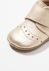Bisgaard PETIT UNISEX - Primeiros sapatos - gold