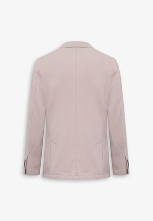 Helles rosa Blazer mit einem einzelnen Schlitz, langen Ärmeln und zwei seitlichen Taschen. Glattes Material mit klassischem Kragen und dezenten Nähdetails.