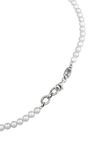 Collana di perle bianche con perle tonde e un fermaglio in argento con design a palma. La sezione a catena ad anelli offre una lunghezza regolabile.