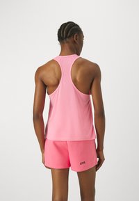 adidas Performance TRAIN ESSENTIALS MINIMAL BRANDING RACERBACK - Topp - bliss pink