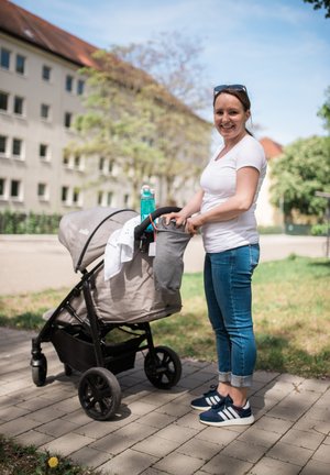 TRAGETUCH MIT VORDERTASCHE - Babytrage - grau