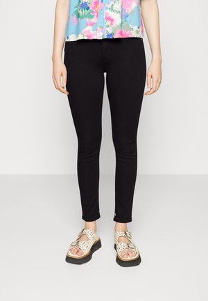 SEASONAL ESSENTIALS HAUT JEANS - Kitsa lõikega teksad - stay black