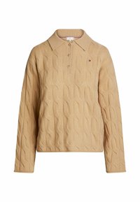 Pull beige tricoté avec un motif en câble, col polo, trois boutons et petit logo sur la poitrine. Manches longues.