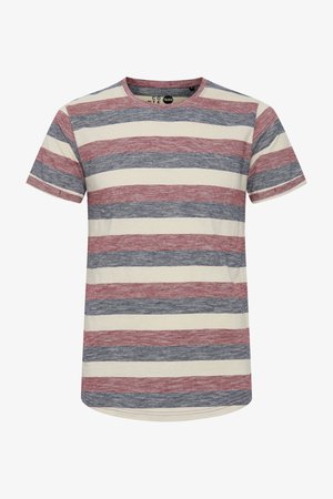 Tricou din bumbac cu dungi orizontale în roșu, bleumarin și crem. Mânici scurte, decolteu rotund și o margine ușor curbată.