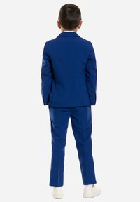 Blauwe pak met een aansluitende blazer en rechte broek. Gemaakt van een gladde stof, met een klassieke revers en een rugventilatie.
